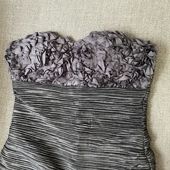 Daisy strapless silver dress - Picture 3 of 4